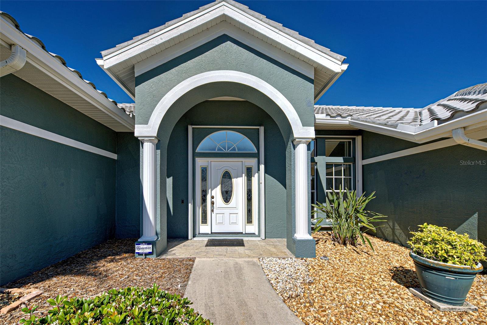 1125 DEARDON DRIVE