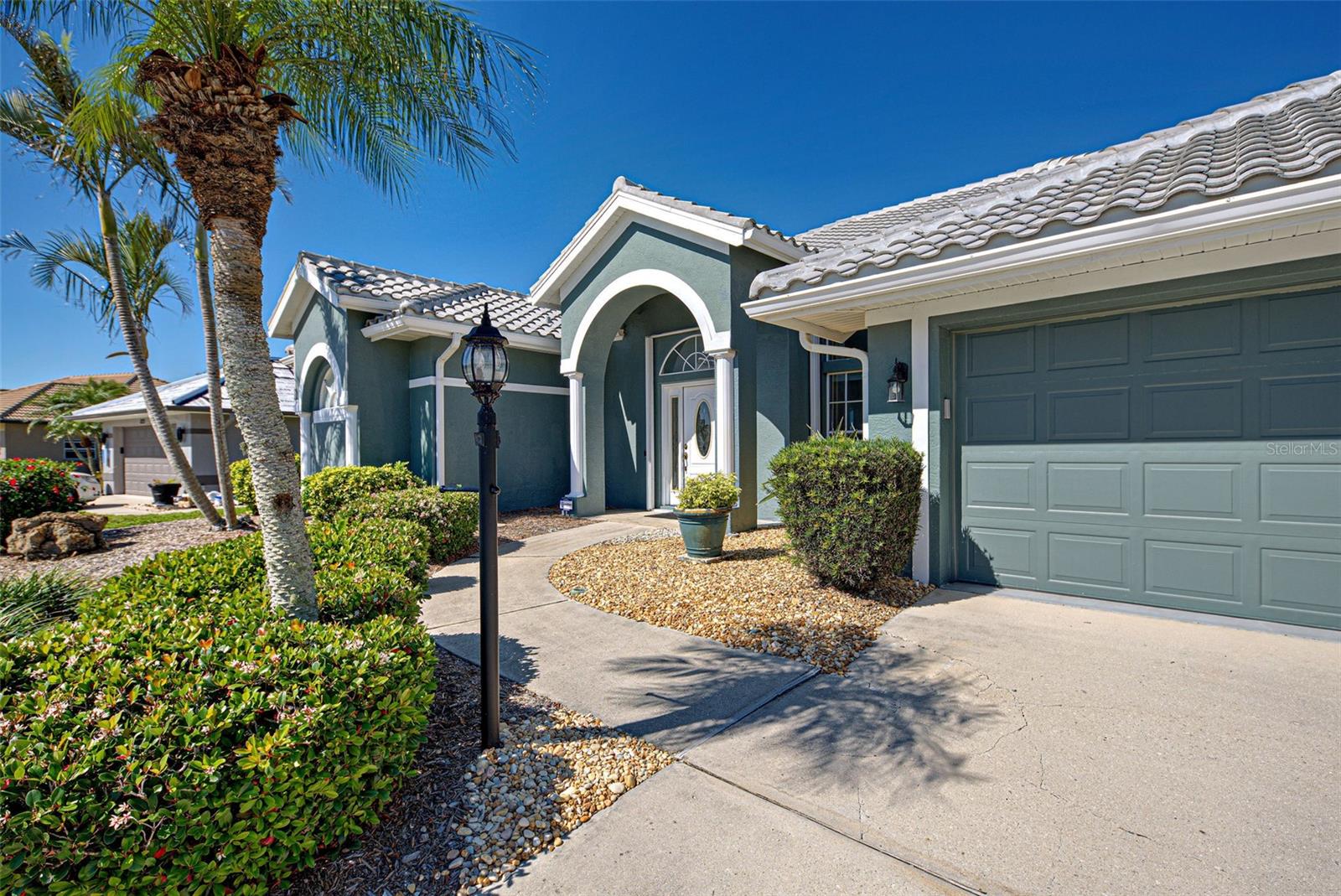 1125 DEARDON DRIVE