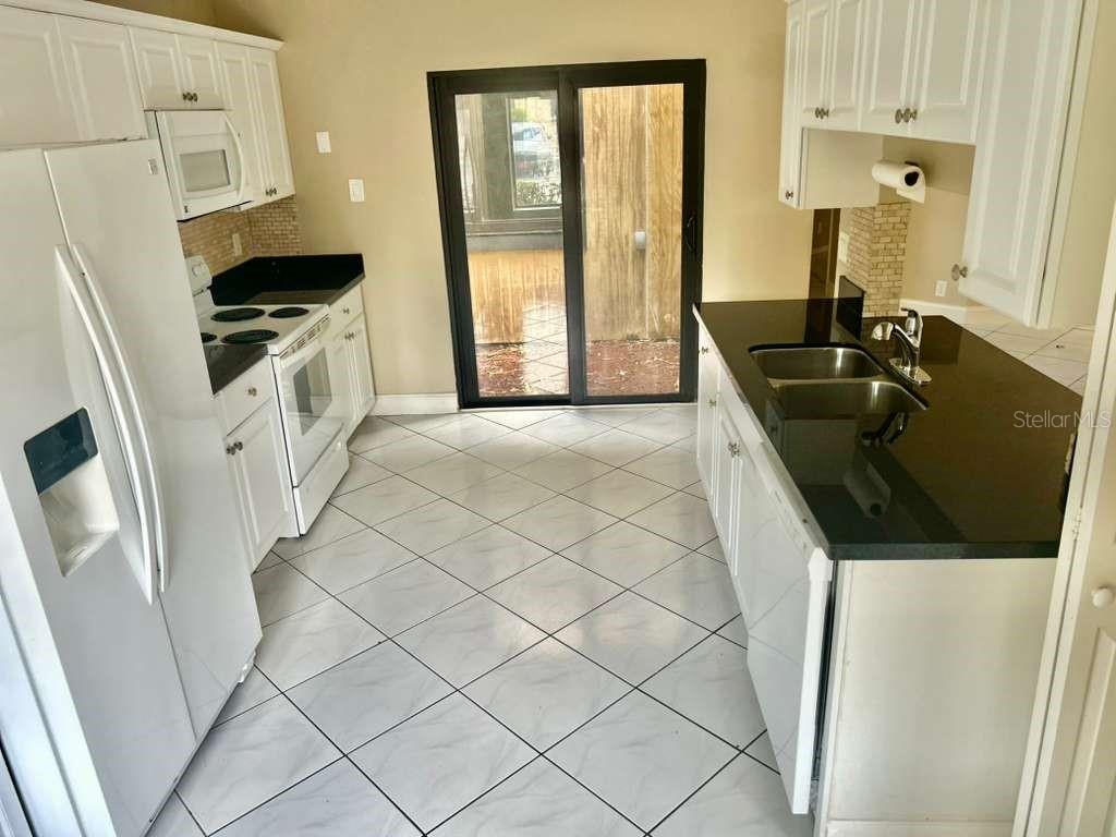 SPRINGTREE LAKES 79-12 B - Residential