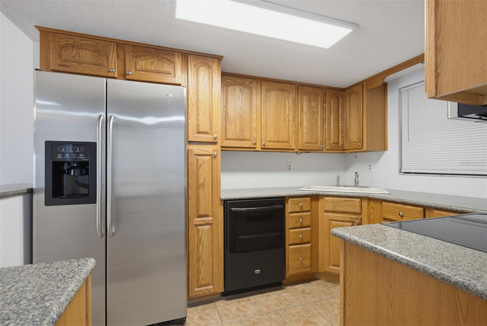 100 GRANT AVENUE 24