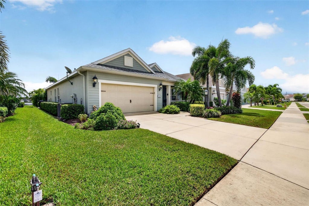 Photo of 7735 Ridgelake Circle, Bradenton, FL 34203 (MLS # A4704727)