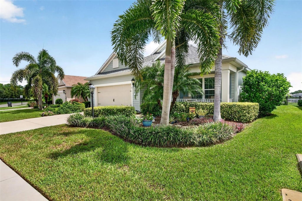 Photo of 7735 Ridgelake Circle, Bradenton, FL 34203 (MLS # A4704727)