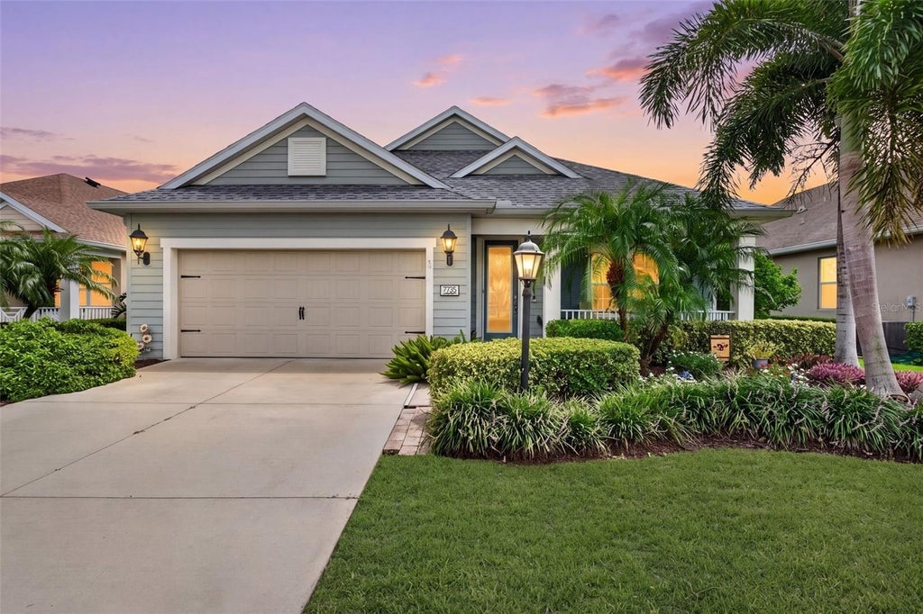 Photo of 7735 Ridgelake Circle, Bradenton, FL 34203 (MLS # A4704727)