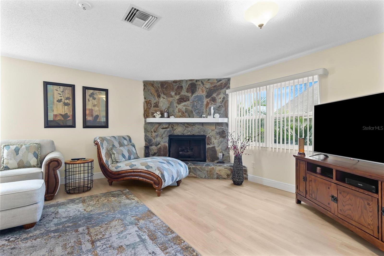 CHATEAUX WOODS CONDO - Residential