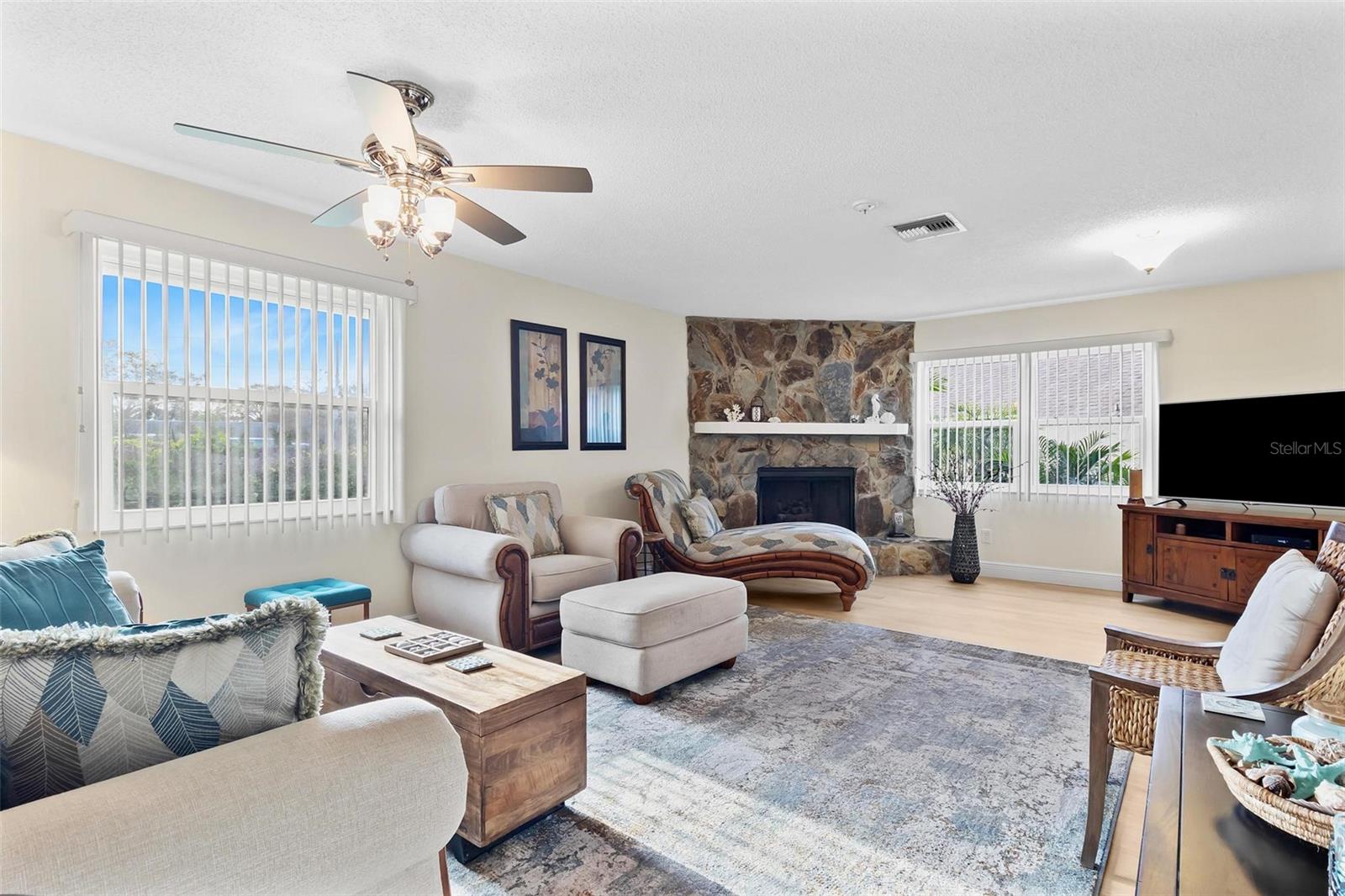 CHATEAUX WOODS CONDO - Residential