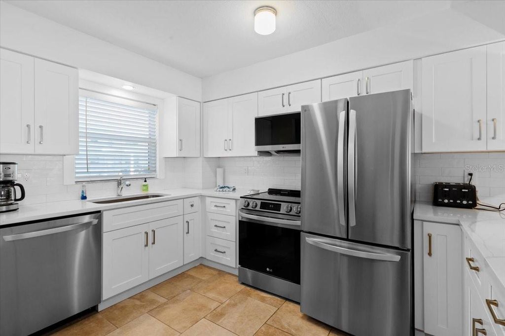 Photo of 110 Vista Hermosa Circle #106B, Sarasota, FL 34242 (MLS # A4674054)