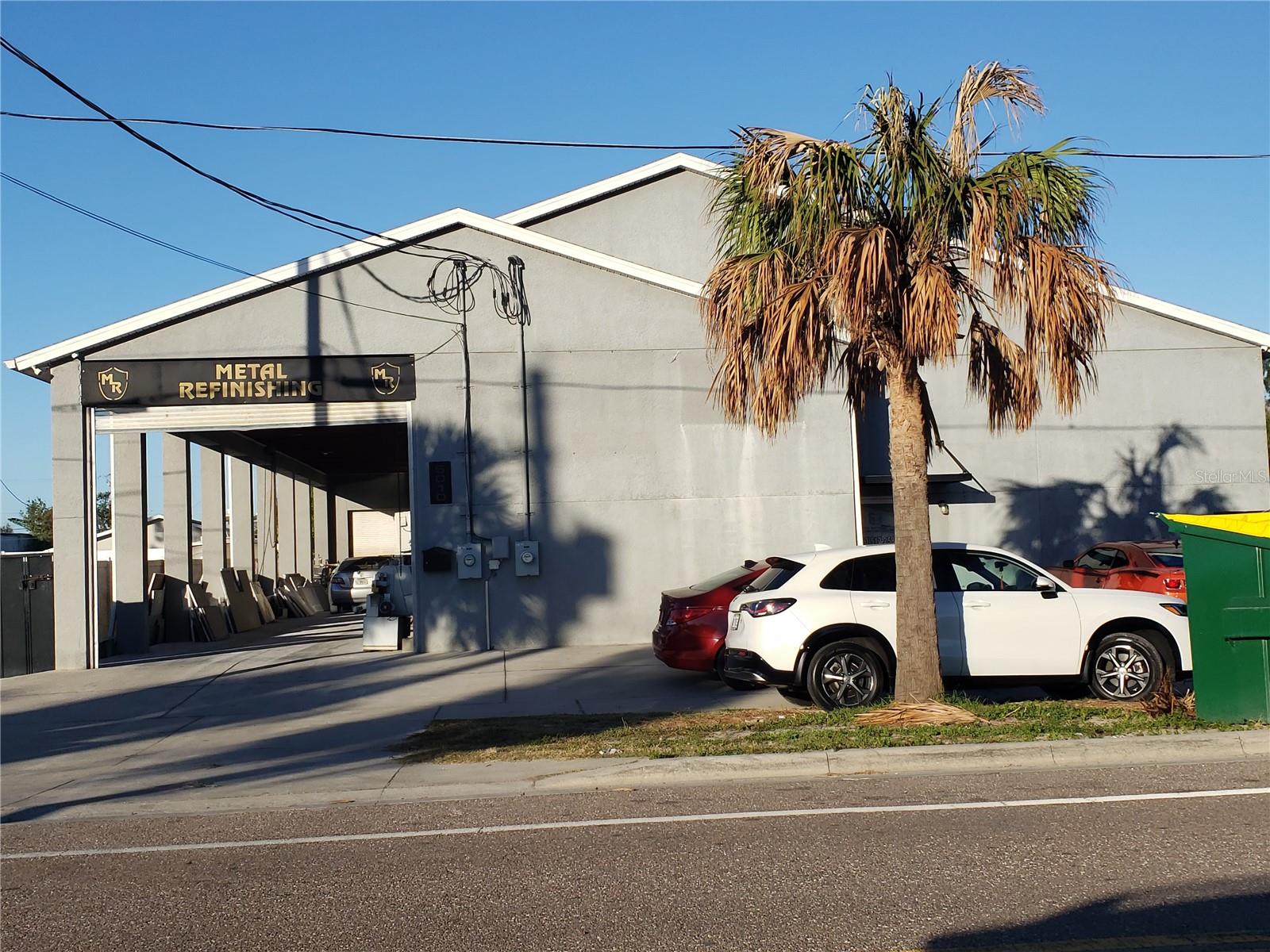 Drew Park - owner user or investment opportunity. Industrial space (IG zoning) with air conditioned office. Building features 5 overhead doors, 14' ceiling height, block construction, three phase power and 2 bathrooms. Strategically located near Tampa International Airport, I-275, Veterans Expressway and Raymond James Stadium.