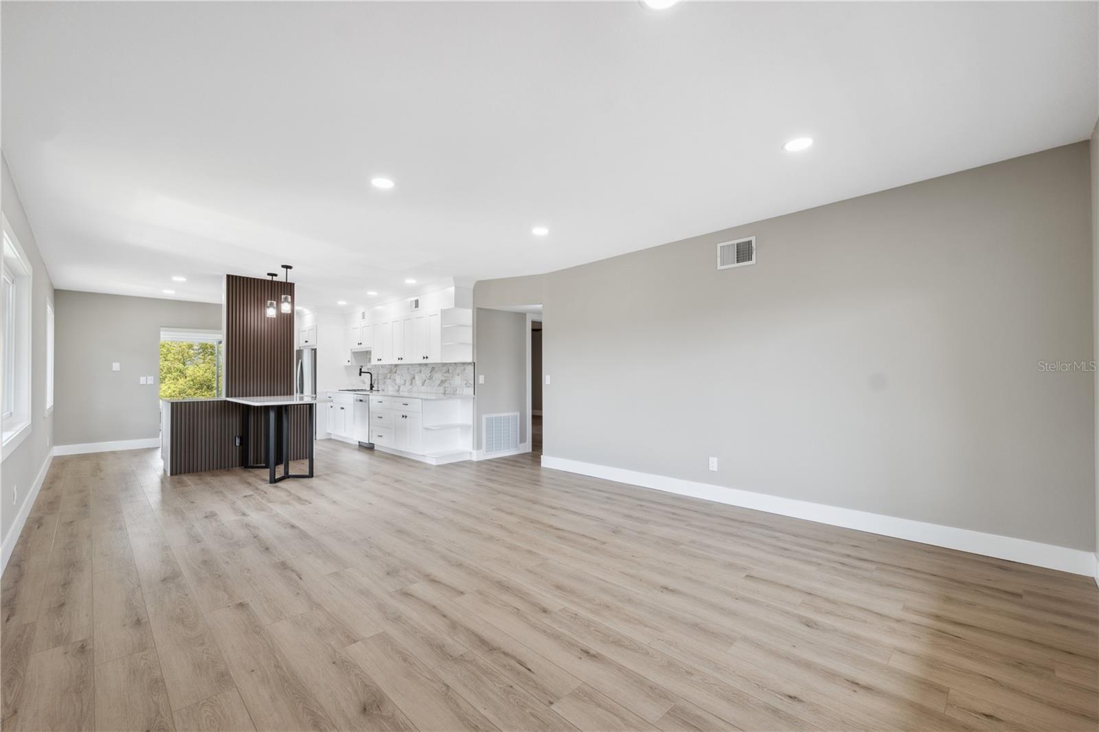 2072 AUSTRALIA WAY W 42