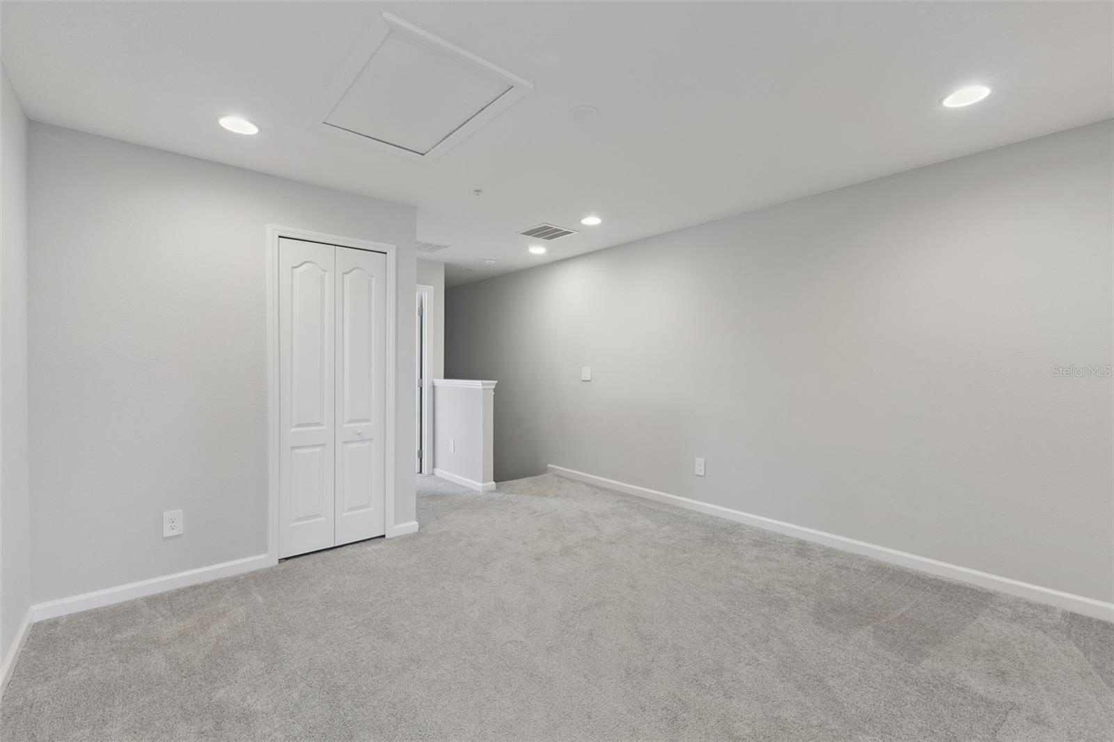 TOWNS AT LAKE MONROE COMMONS - Residential Lease