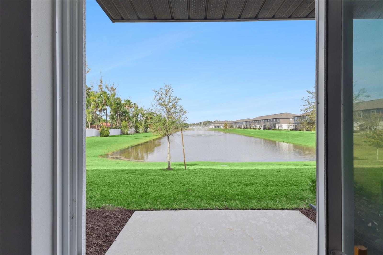 TOWNS AT LAKE MONROE COMMONS - Residential Lease