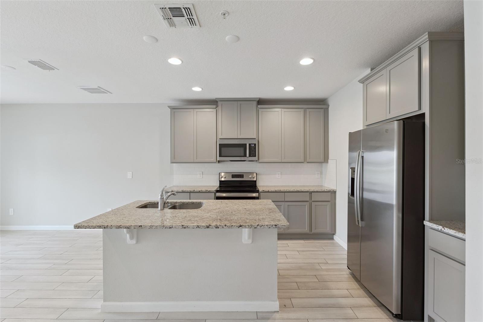 TOWNS AT LAKE MONROE COMMONS - Residential Lease