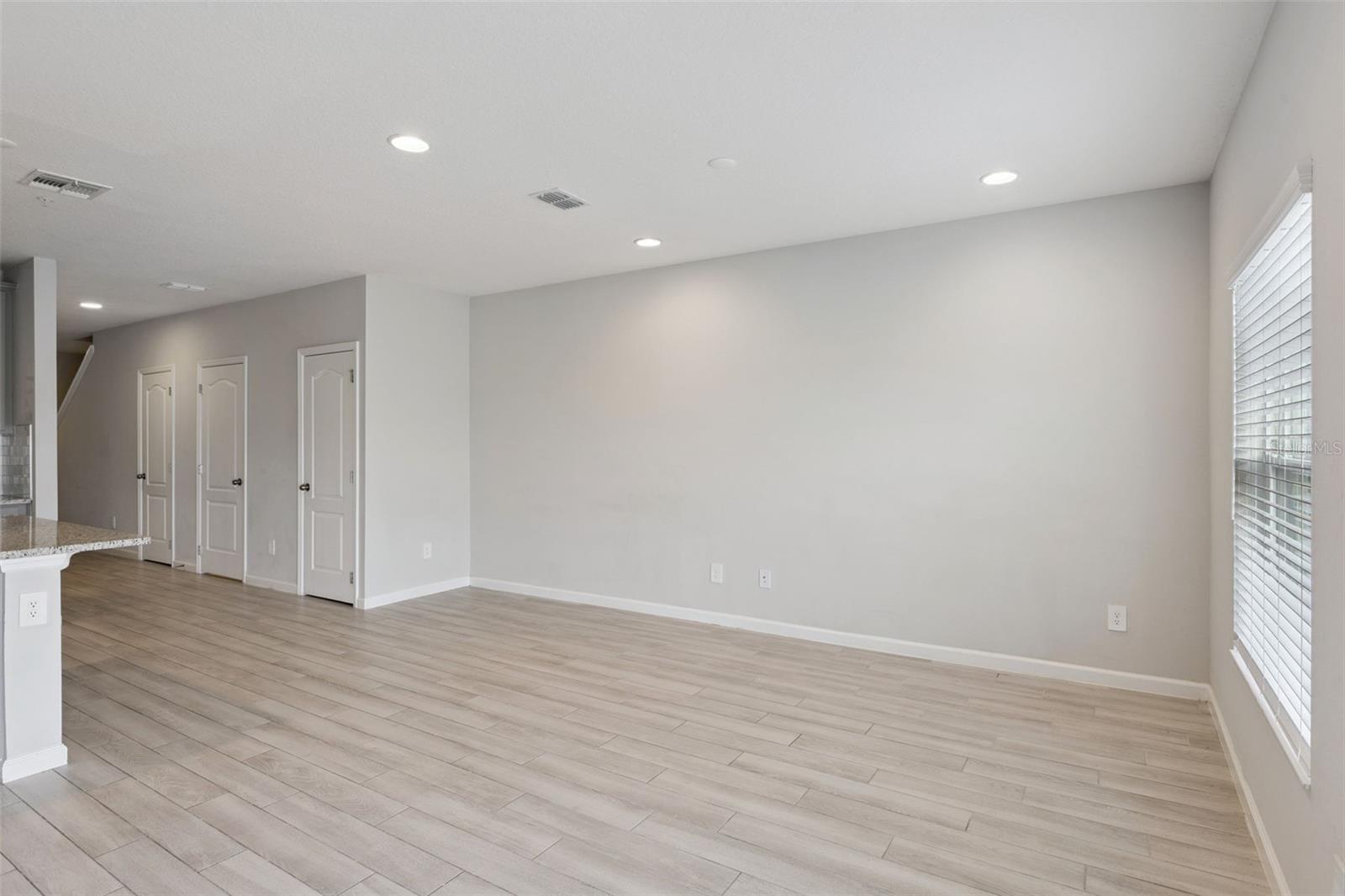 TOWNS AT LAKE MONROE COMMONS - Residential Lease