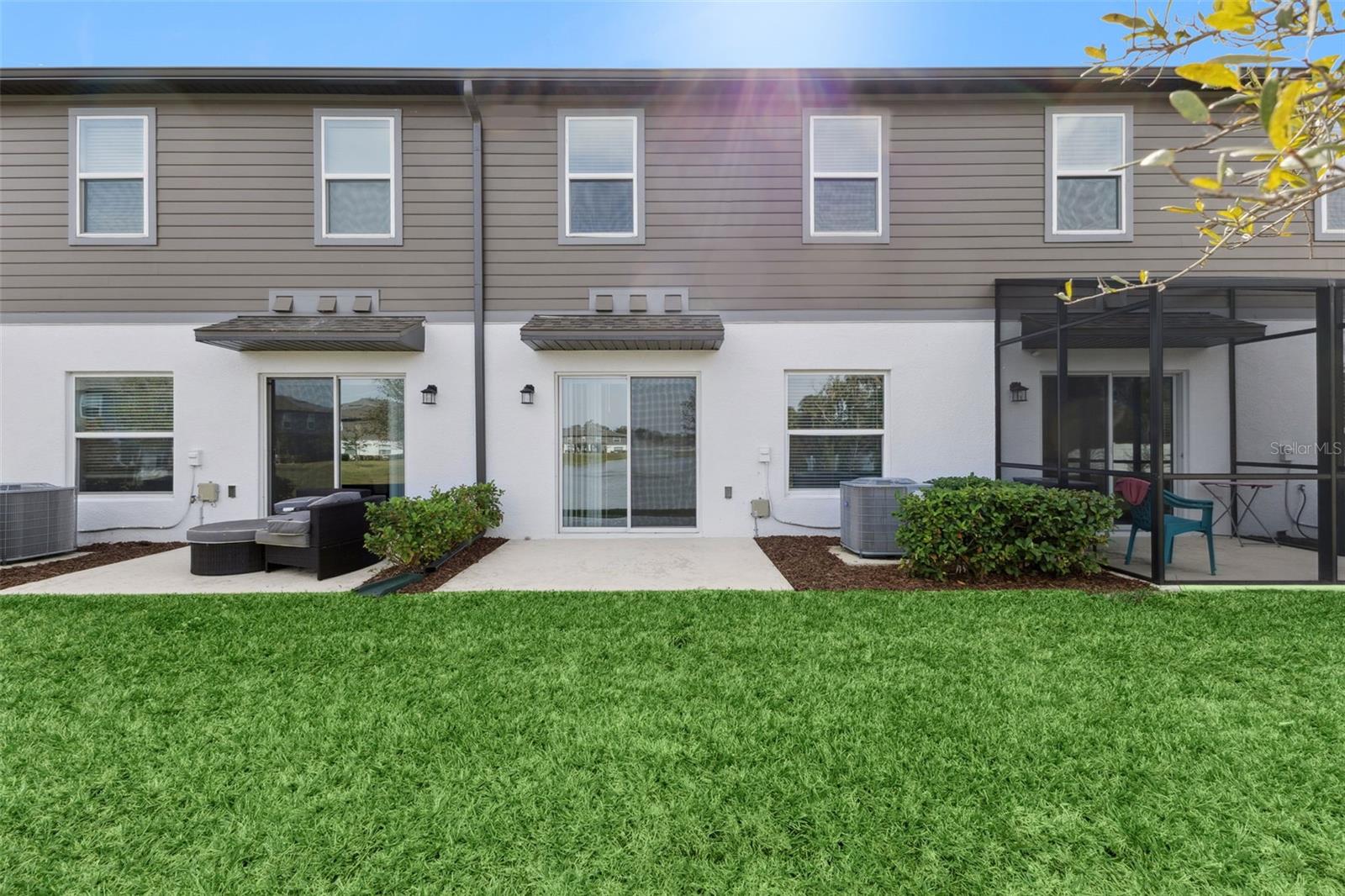 TOWNS AT LAKE MONROE COMMONS - Residential Lease