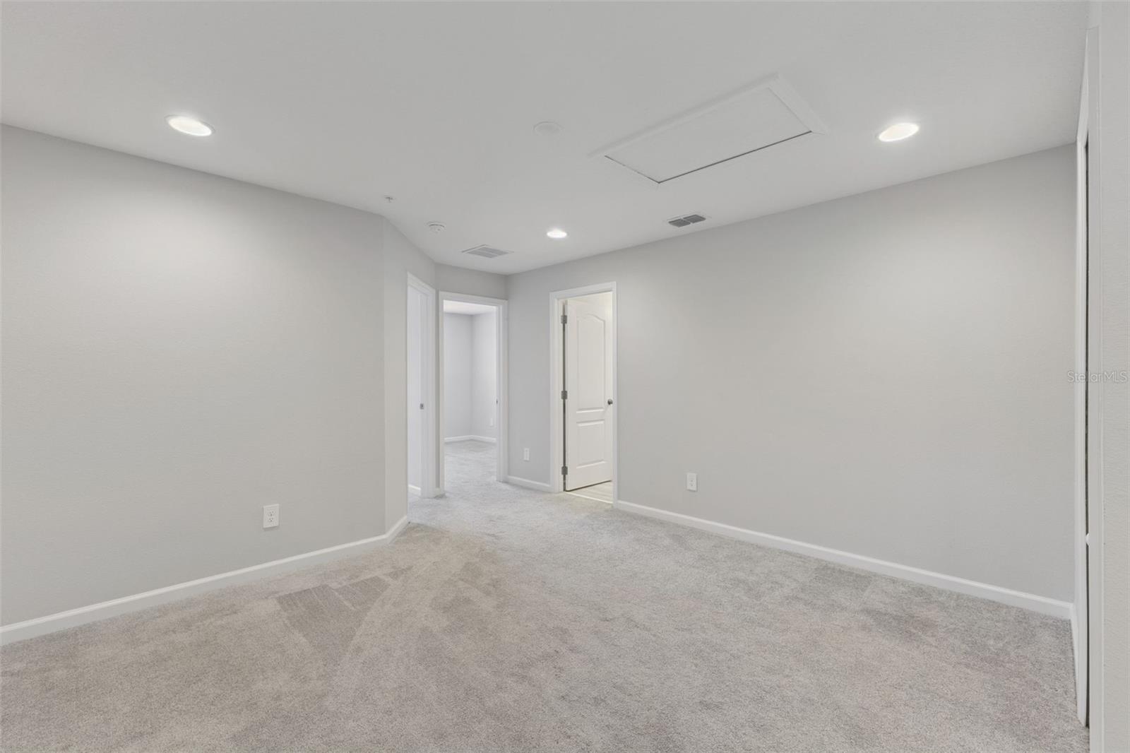 TOWNS AT LAKE MONROE COMMONS - Residential Lease