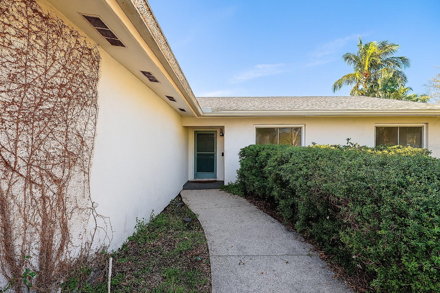 5116 VENETIAN BOULEVARD NE