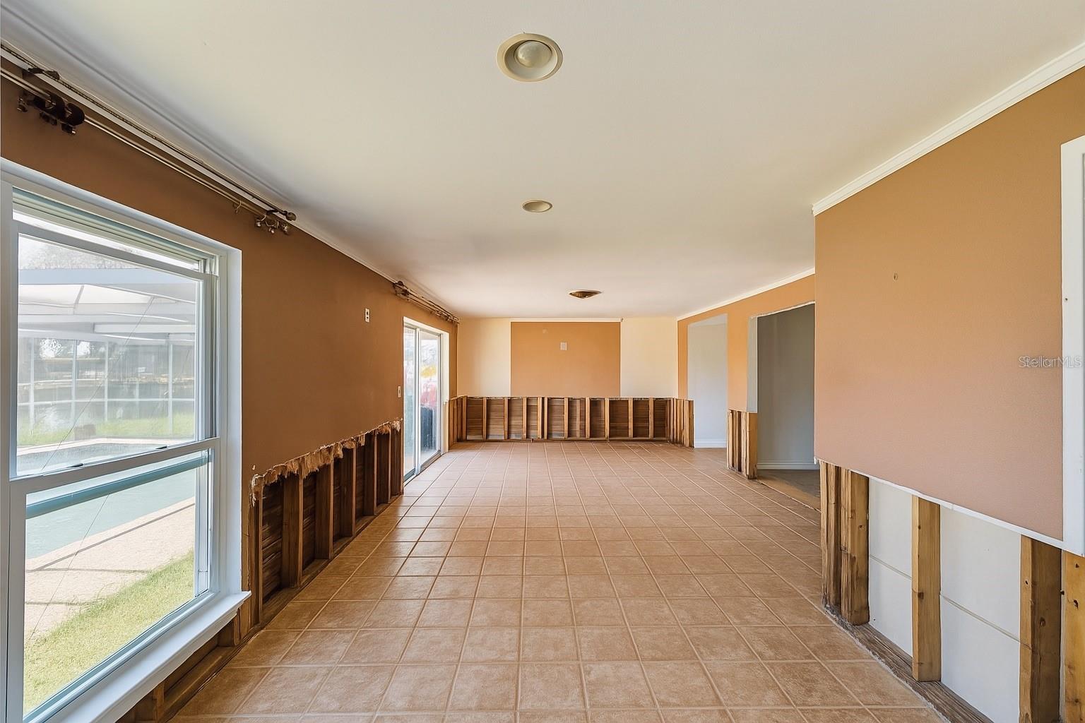 5116 VENETIAN BOULEVARD NE