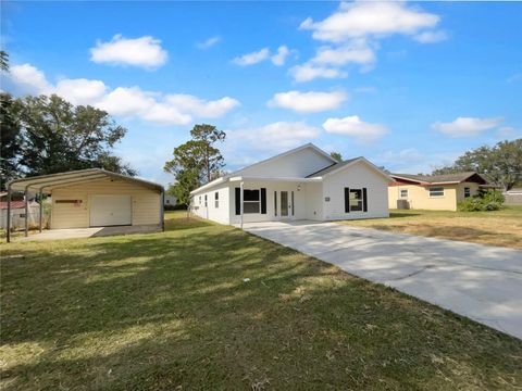 A home in LAKELAND