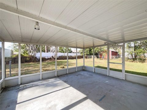 A home in LAKELAND