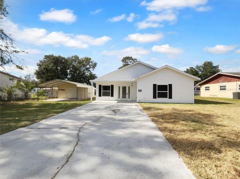 A home in LAKELAND