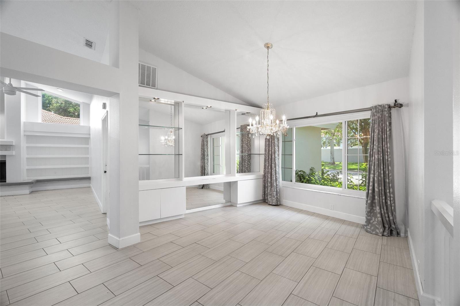 167 WOODCREEK DRIVE W