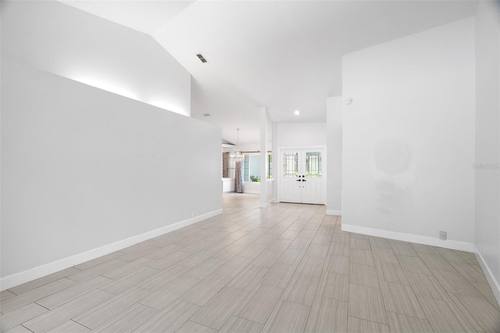 167 WOODCREEK DRIVE W