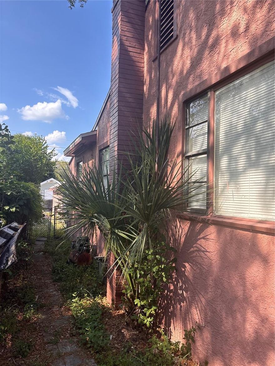 Fixer upper investors dream, with strong upside potential, near Tampabay WATERPOINT COMMUNITY LOCATED IN A TRANSITIONAL AREA IDEAL FOR A FLIP, RENTAL, OR LONGTERM HOLD.  PROPERTY REFLECTS DEFERRED MAINTENANCE AND READY FOR THE NEXT CHAPTER.