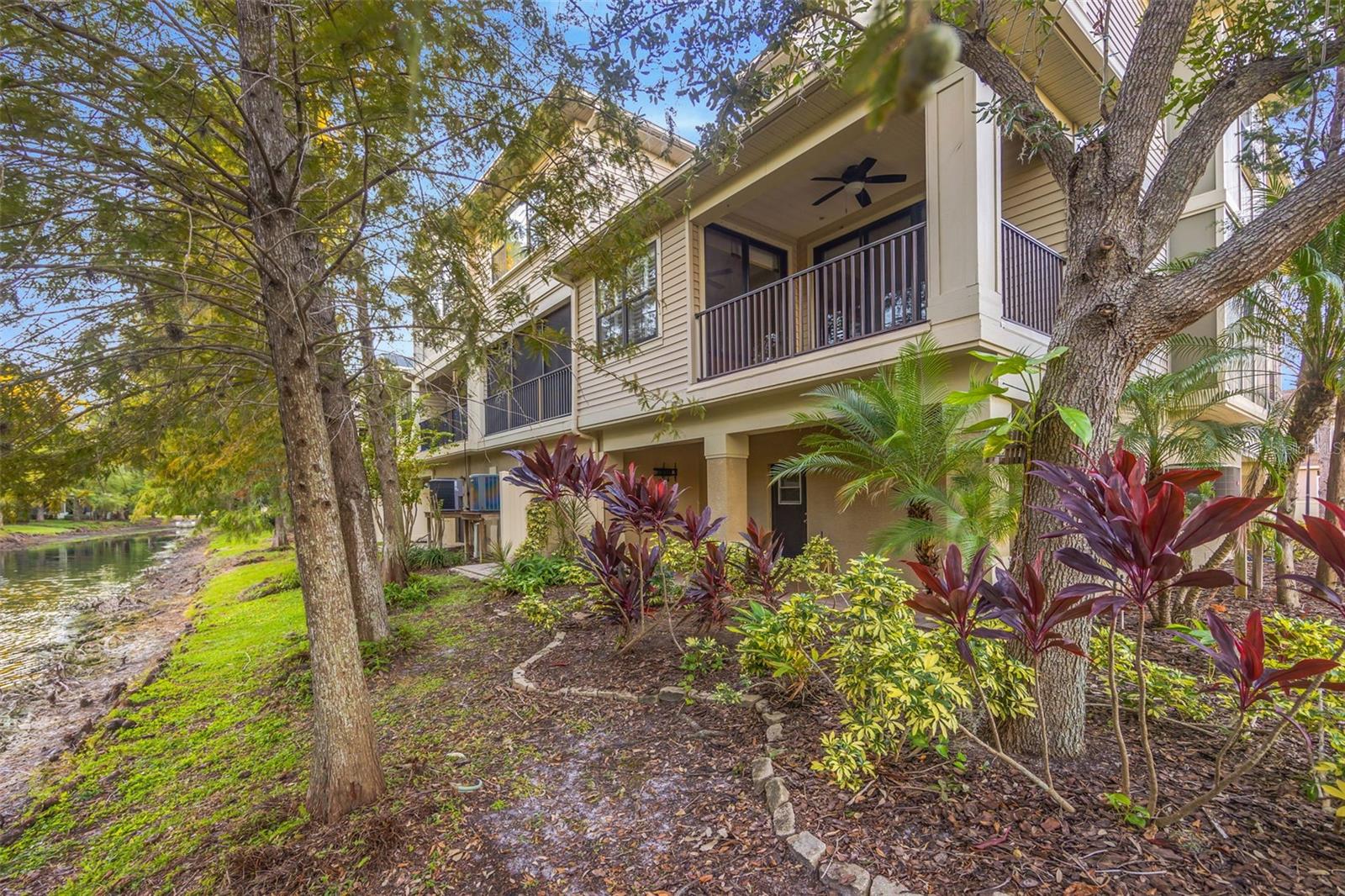 TOWNHOMES AT PELICAN POINTE - Residential