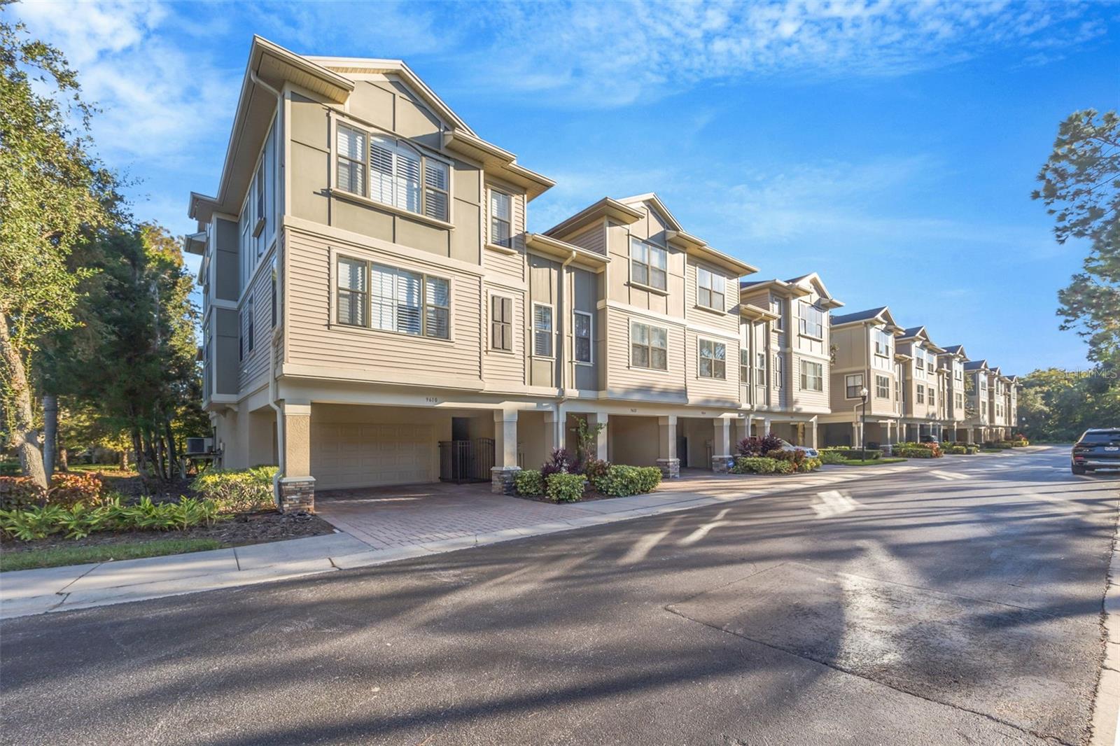 TOWNHOMES AT PELICAN POINTE - Residential