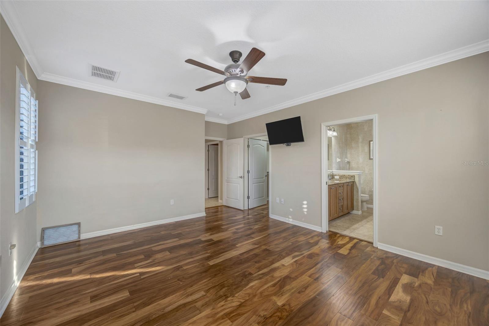 TOWNHOMES AT PELICAN POINTE - Residential