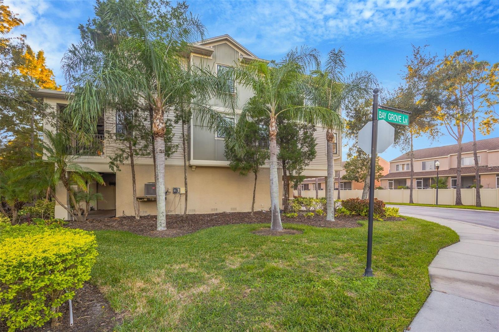 TOWNHOMES AT PELICAN POINTE - Residential