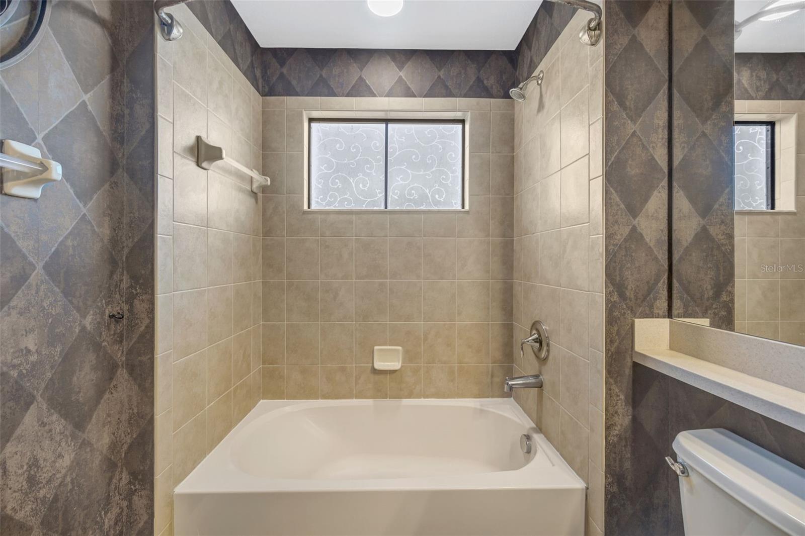 TOWNHOMES AT PELICAN POINTE - Residential