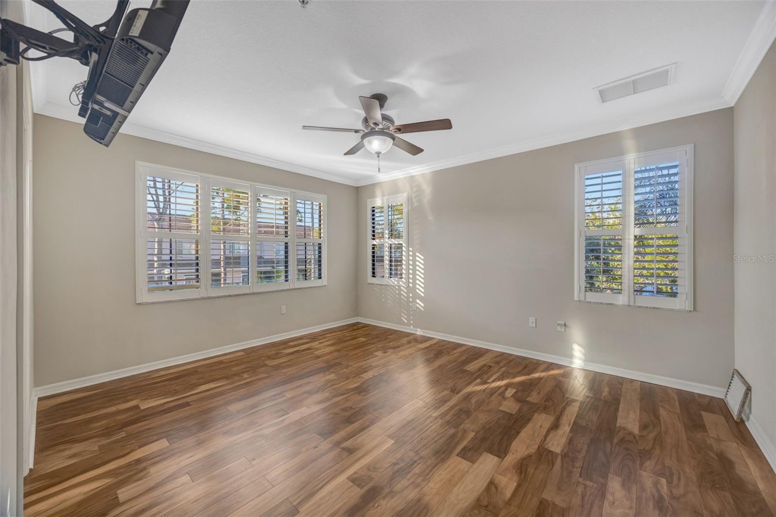 TOWNHOMES AT PELICAN POINTE - Residential