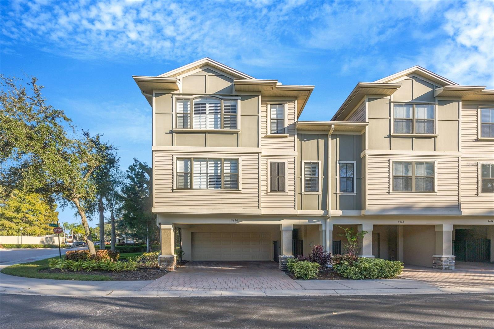 TOWNHOMES AT PELICAN POINTE - Residential