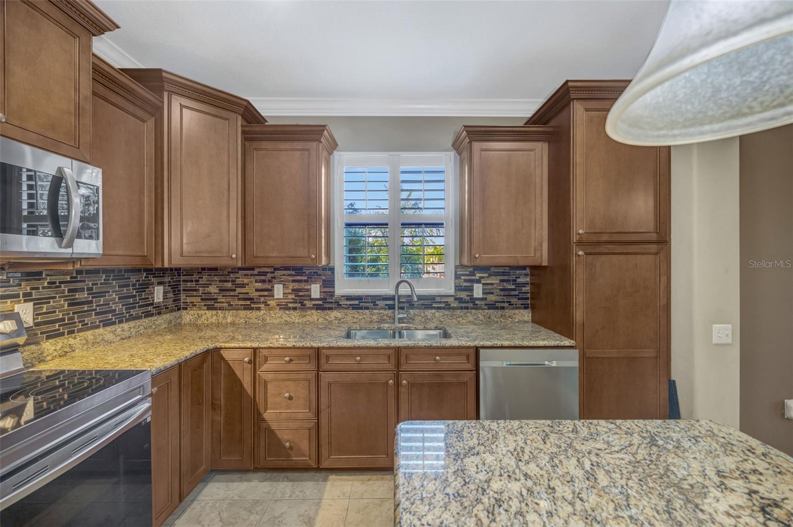 TOWNHOMES AT PELICAN POINTE - Residential