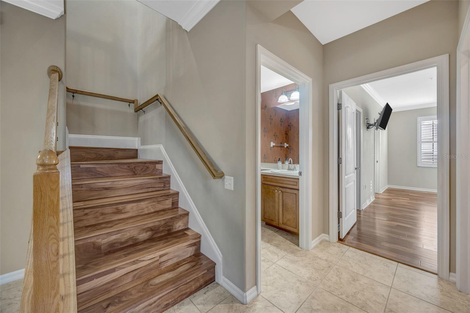 TOWNHOMES AT PELICAN POINTE - Residential