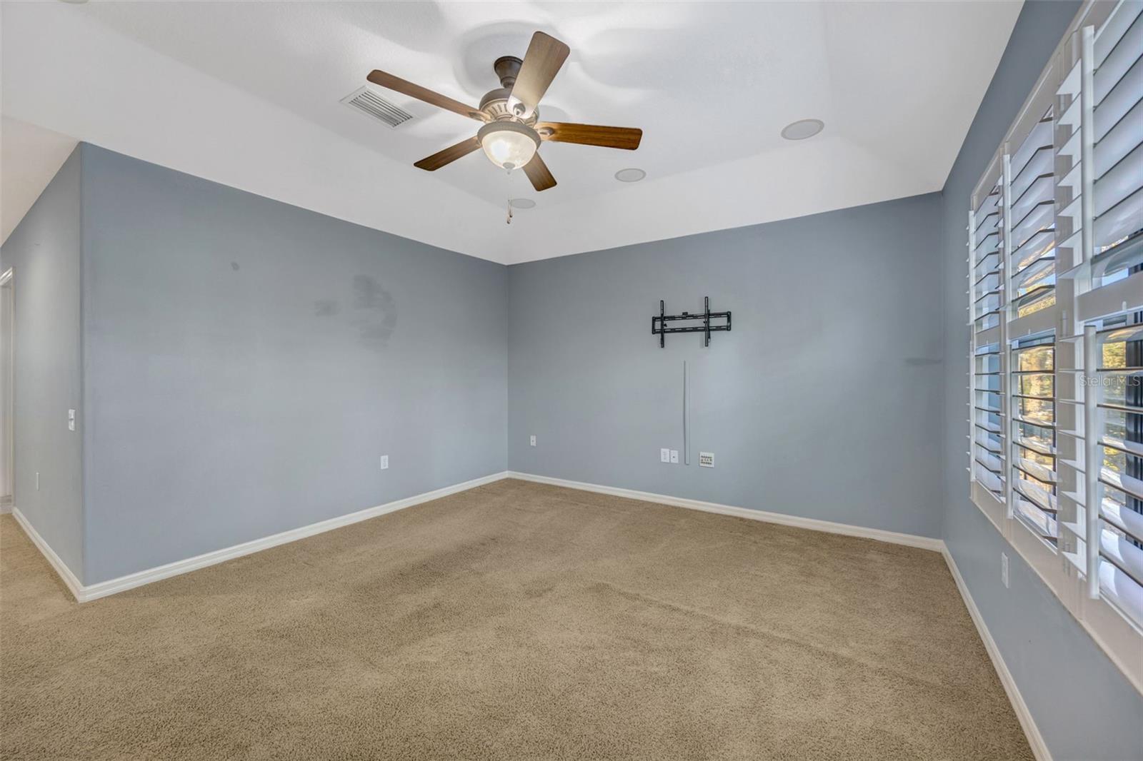 TOWNHOMES AT PELICAN POINTE - Residential