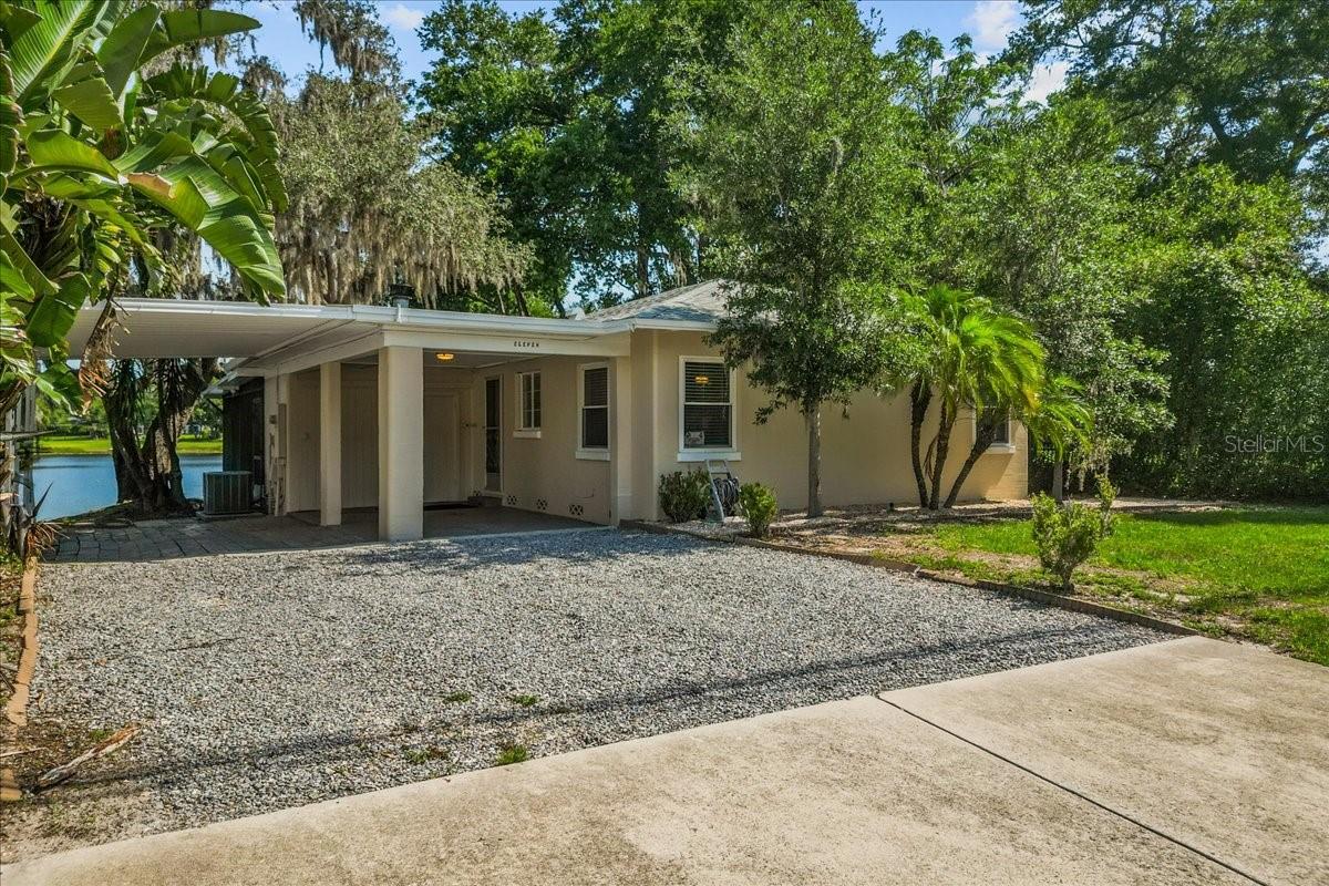 11 PLUMOSA AVENUE