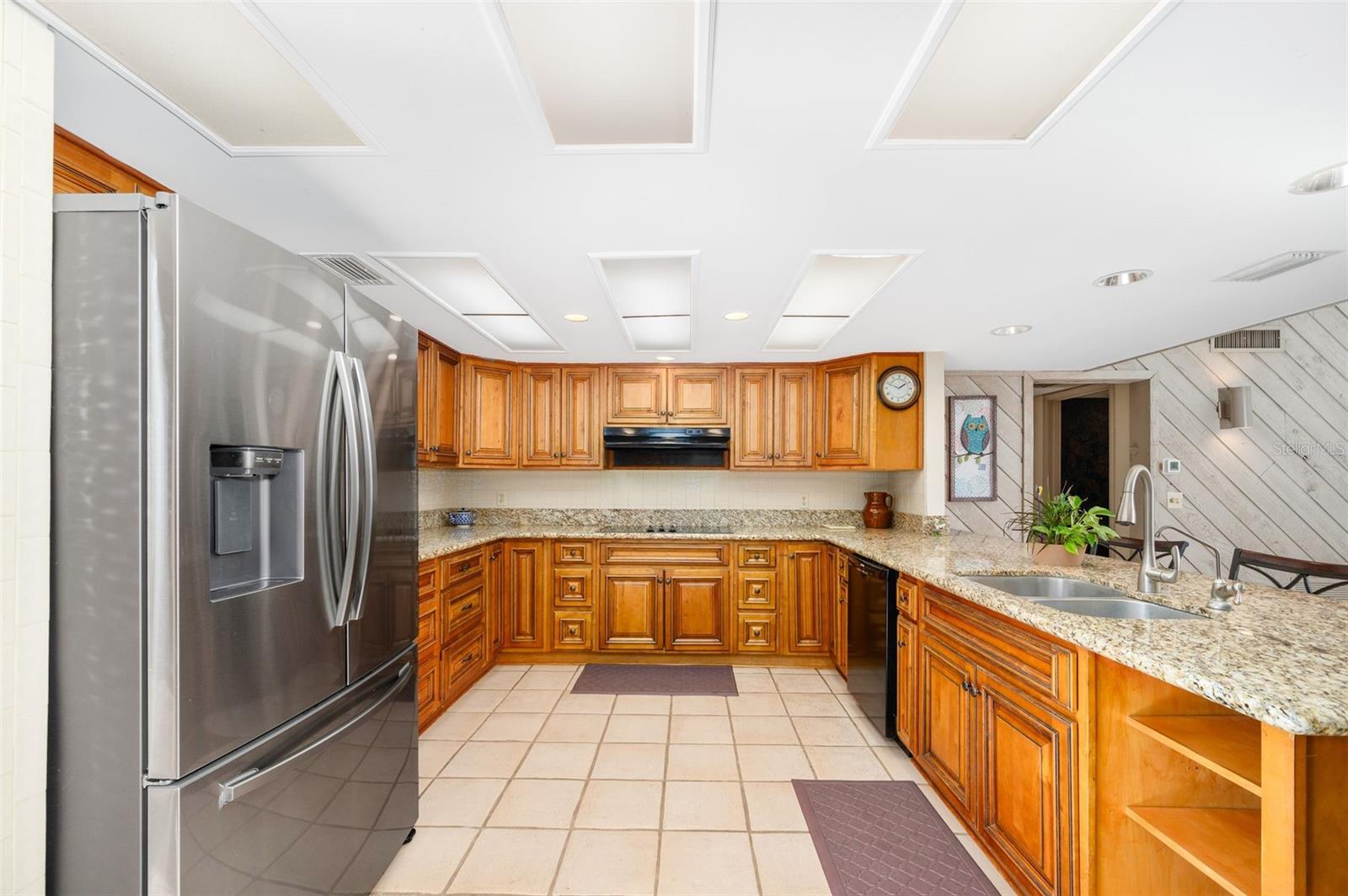 COUNTRY CLUB MANOR - Residential