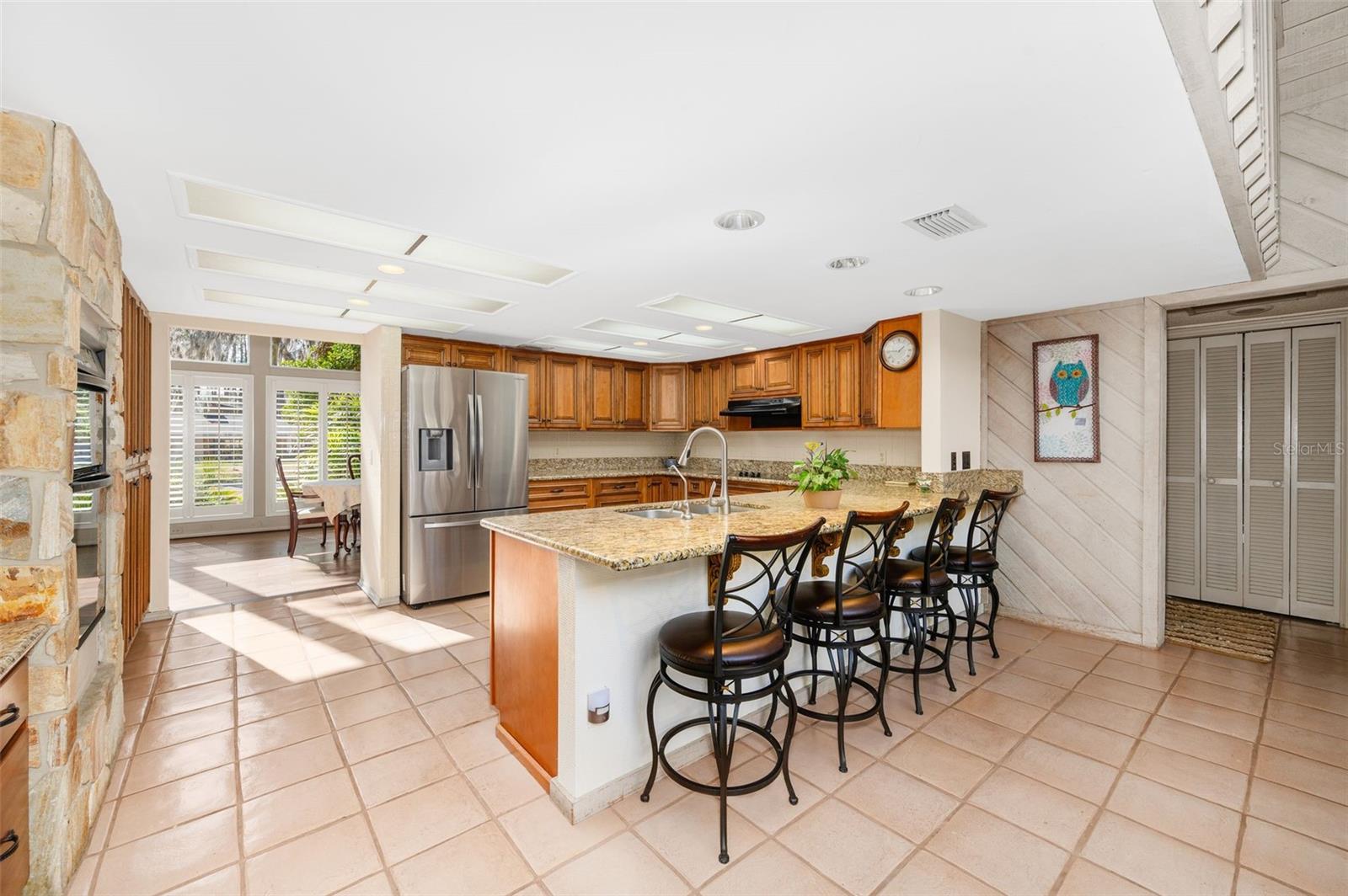 COUNTRY CLUB MANOR - Residential