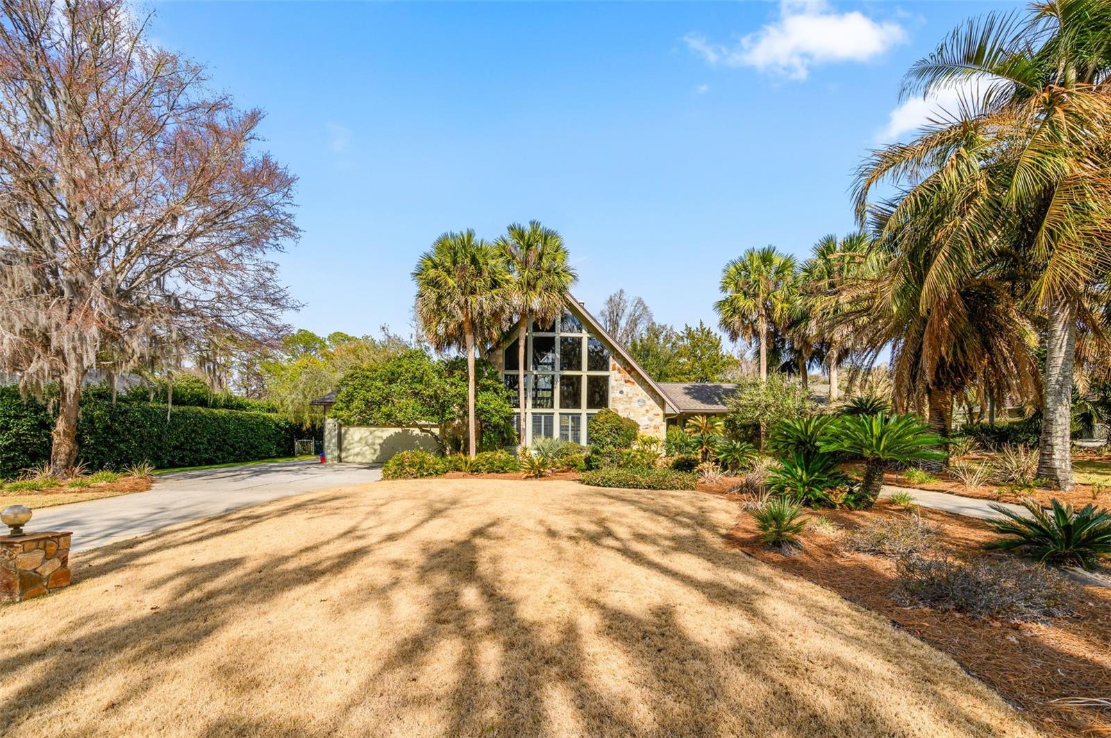 COUNTRY CLUB MANOR - Residential