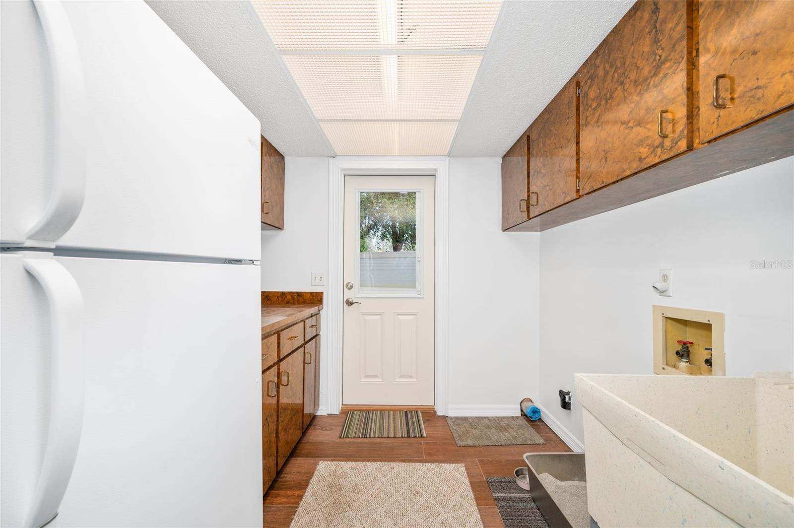 COUNTRY CLUB MANOR - Residential