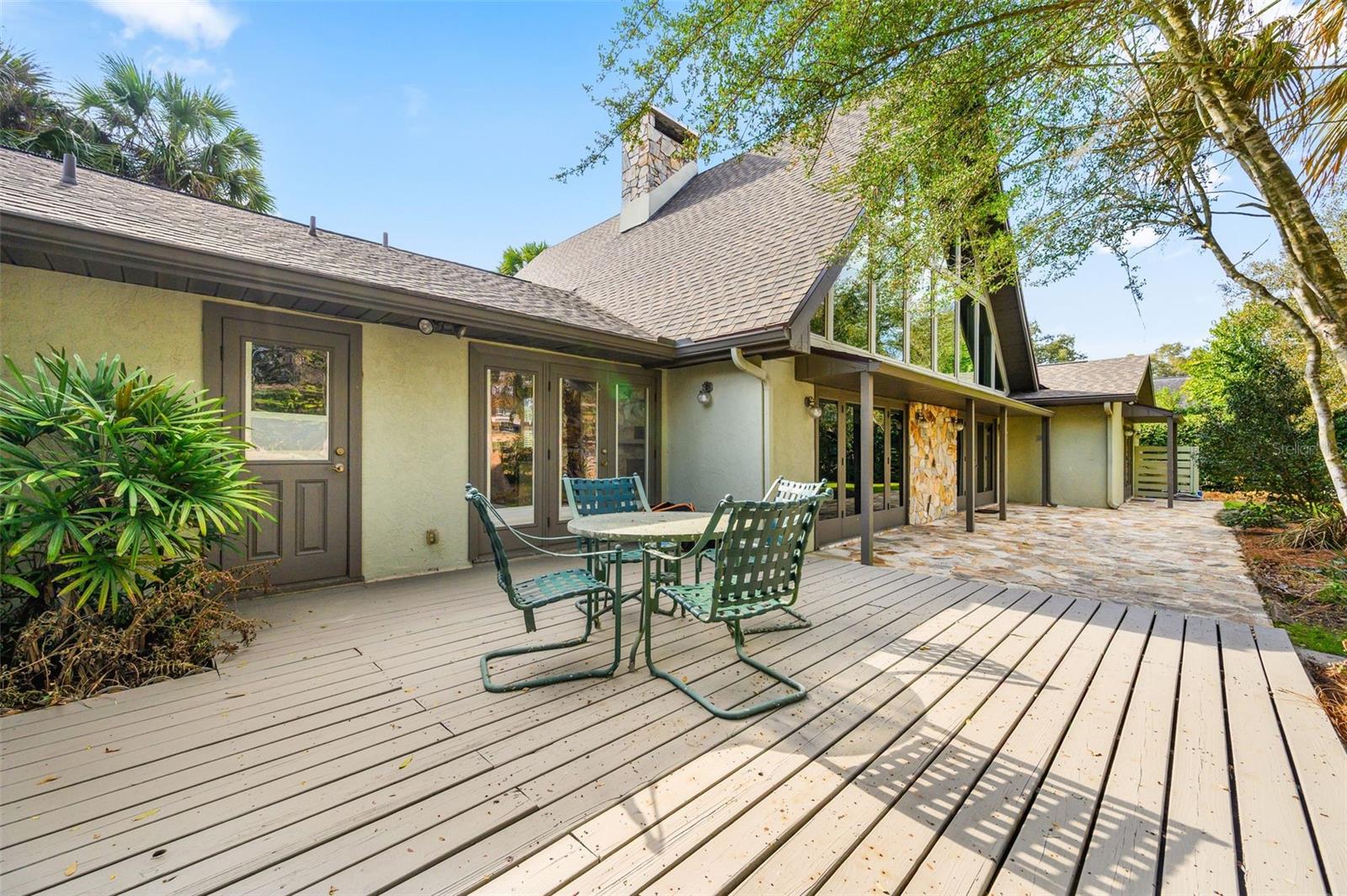 COUNTRY CLUB MANOR - Residential