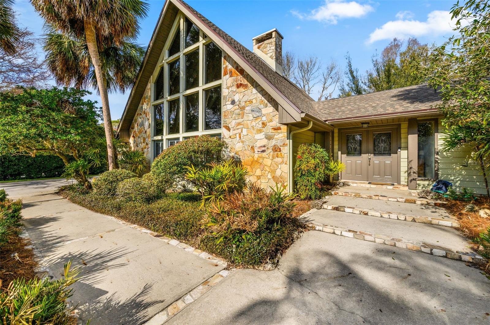 COUNTRY CLUB MANOR - Residential