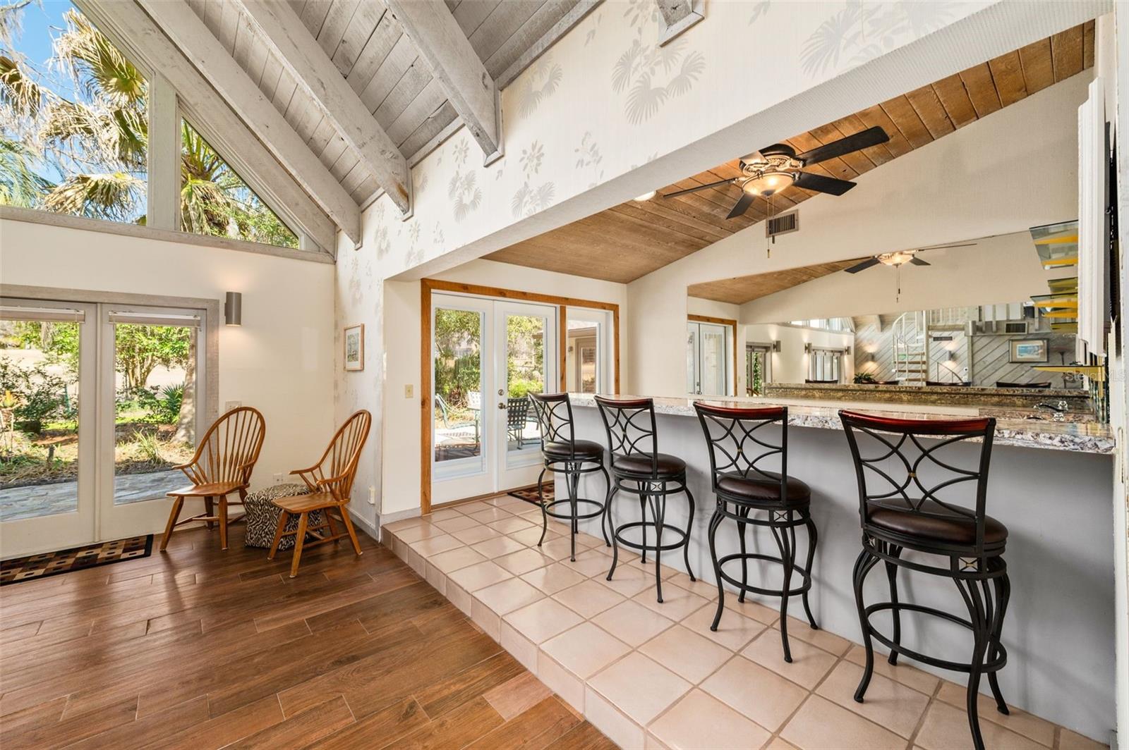 COUNTRY CLUB MANOR - Residential