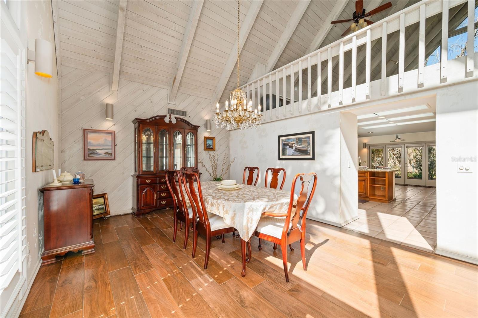 COUNTRY CLUB MANOR - Residential