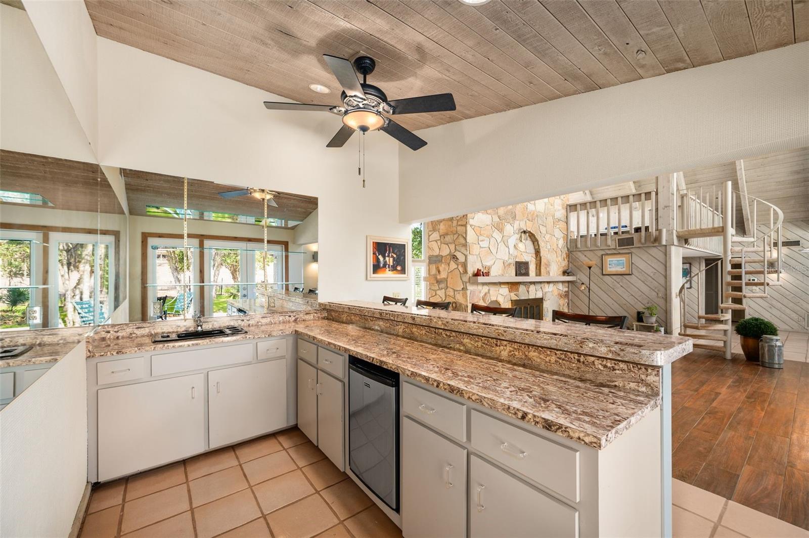 COUNTRY CLUB MANOR - Residential