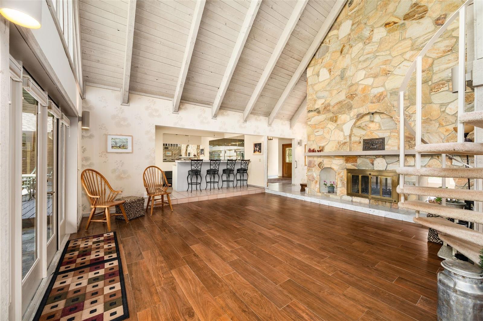 COUNTRY CLUB MANOR - Residential