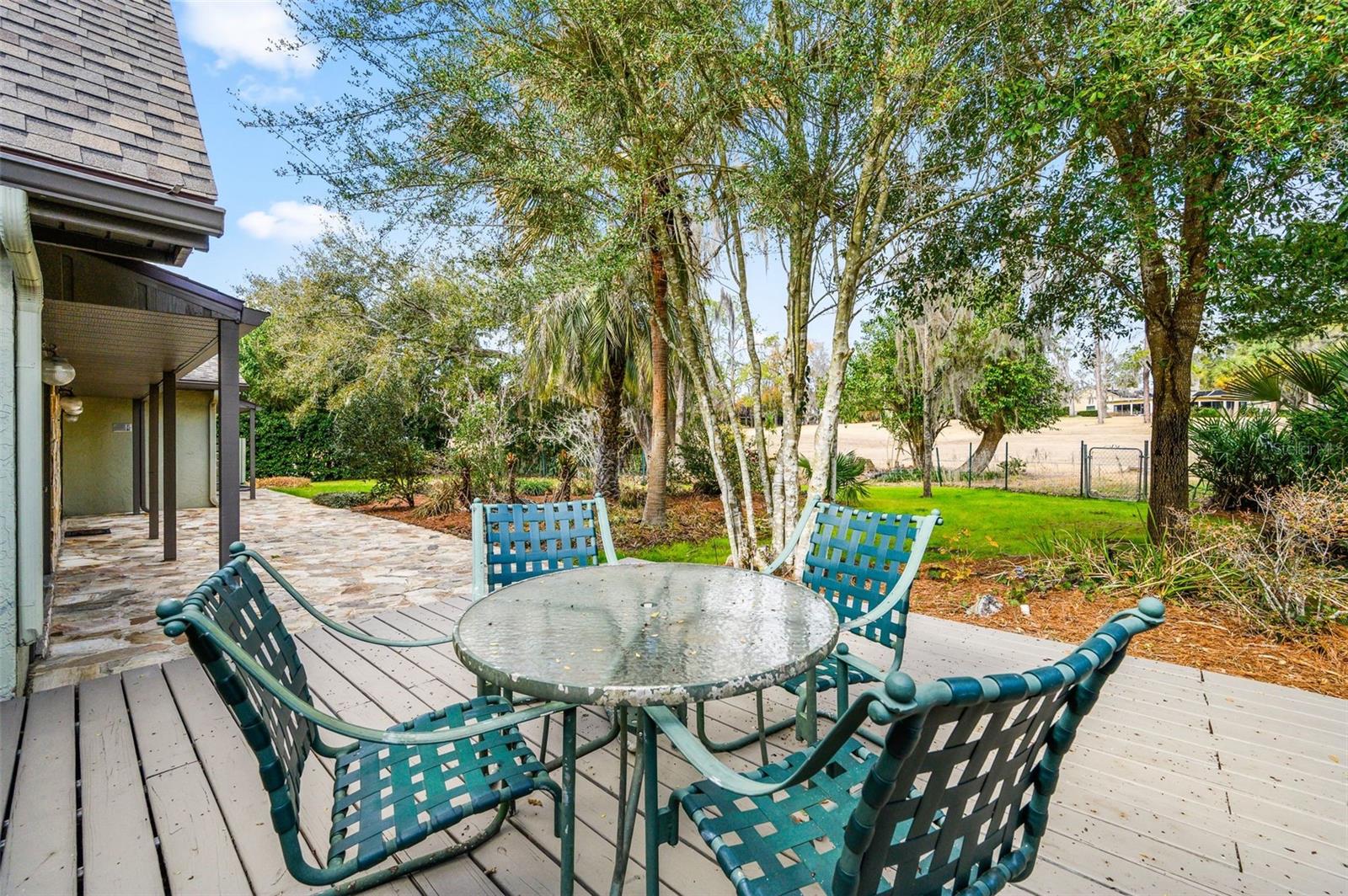 COUNTRY CLUB MANOR - Residential