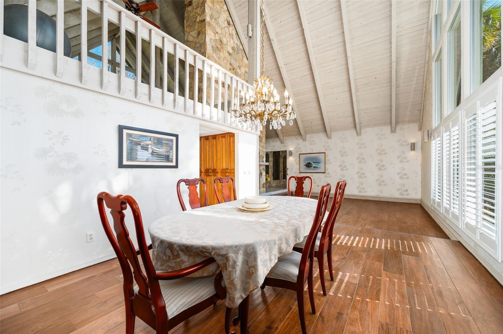 COUNTRY CLUB MANOR - Residential