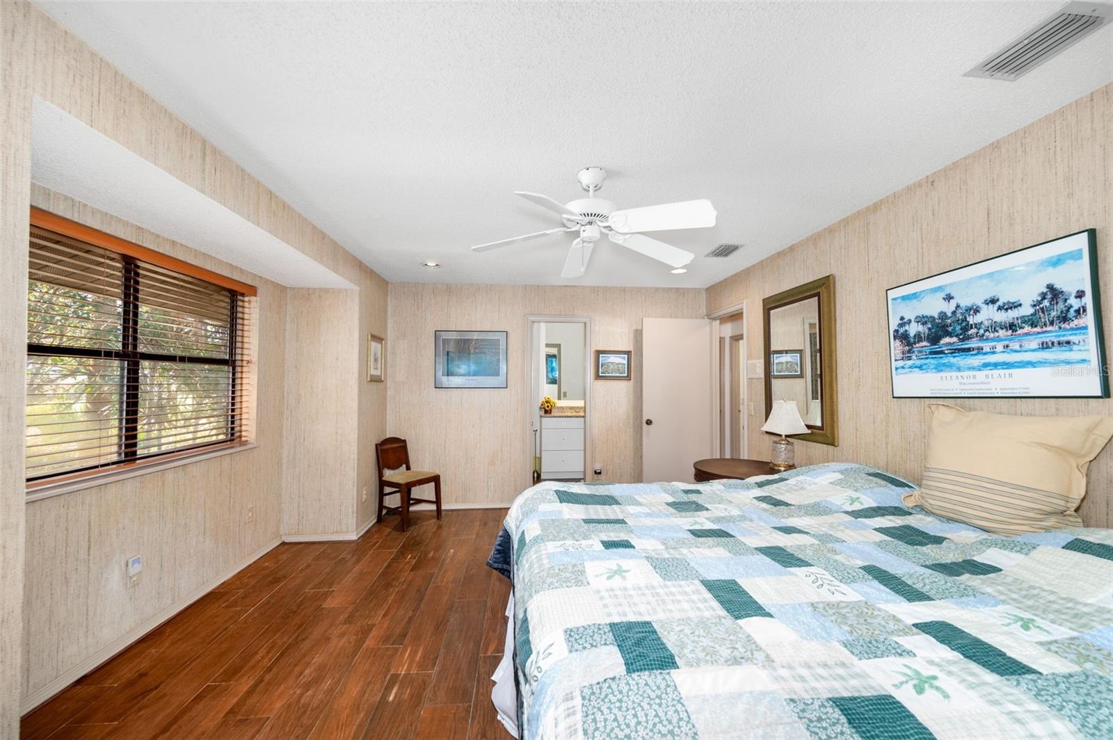 COUNTRY CLUB MANOR - Residential